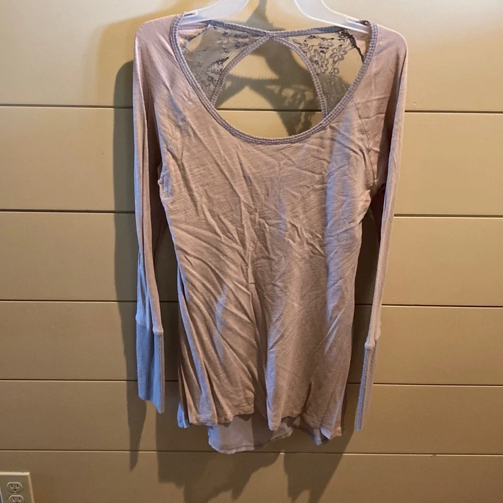 Women’s Long-Sleeve Lace Back Top in Blush